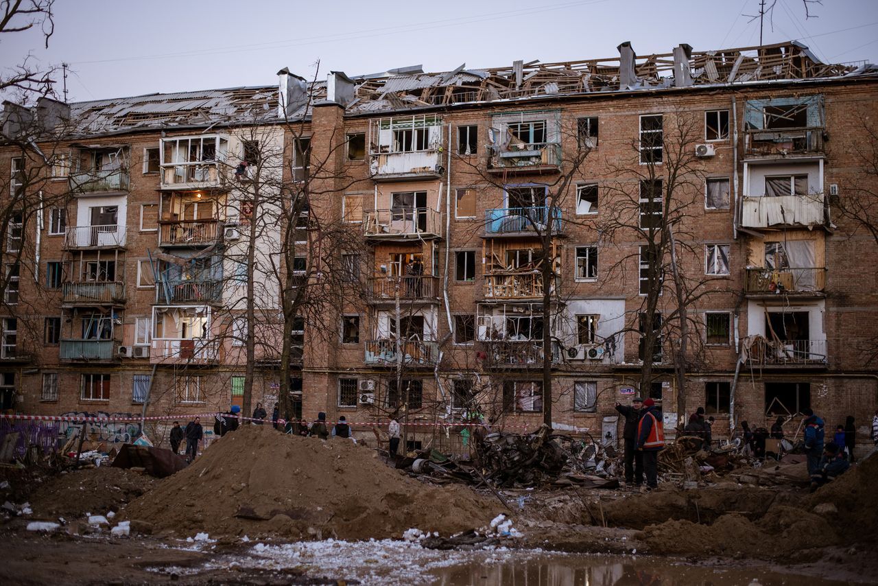 Rusya, Kiev'de sivilleri hedef aldı! Ölü ve yaralılar var 9