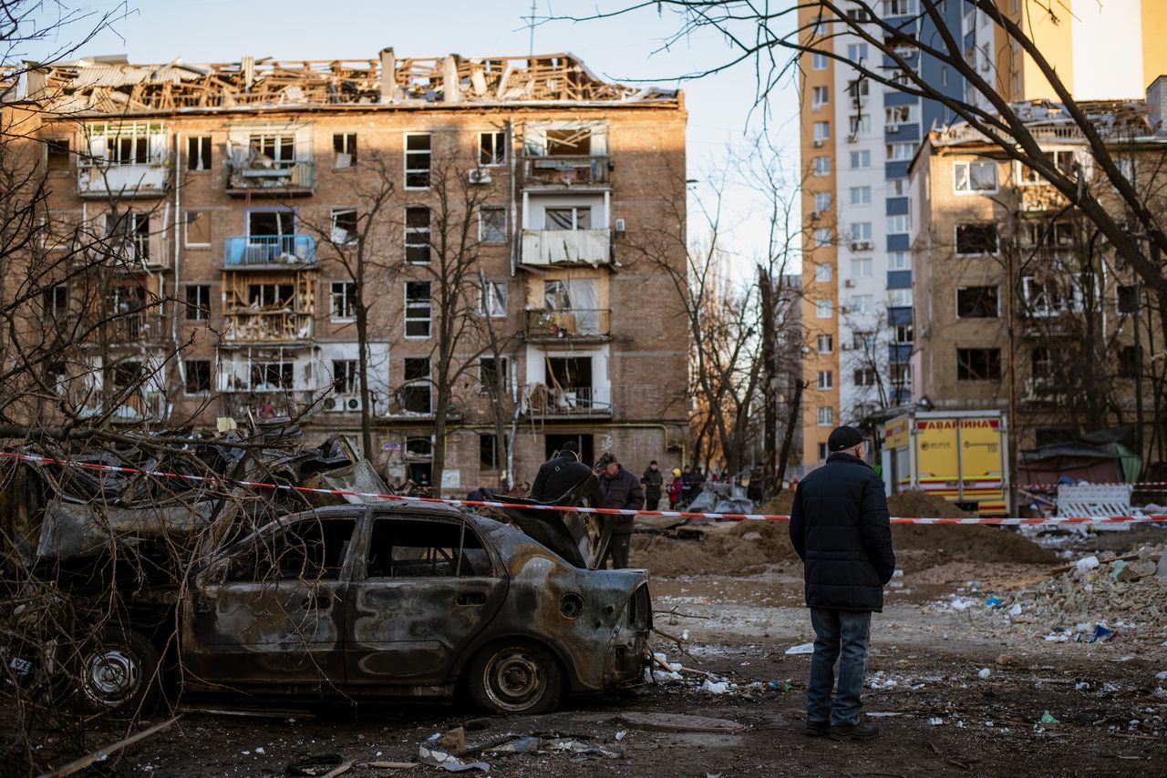 Rusya, Kiev'de sivilleri hedef aldı! Ölü ve yaralılar var 10