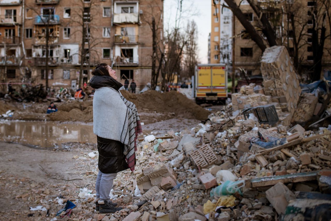 Rusya, Kiev'de sivilleri hedef aldı! Ölü ve yaralılar var 25