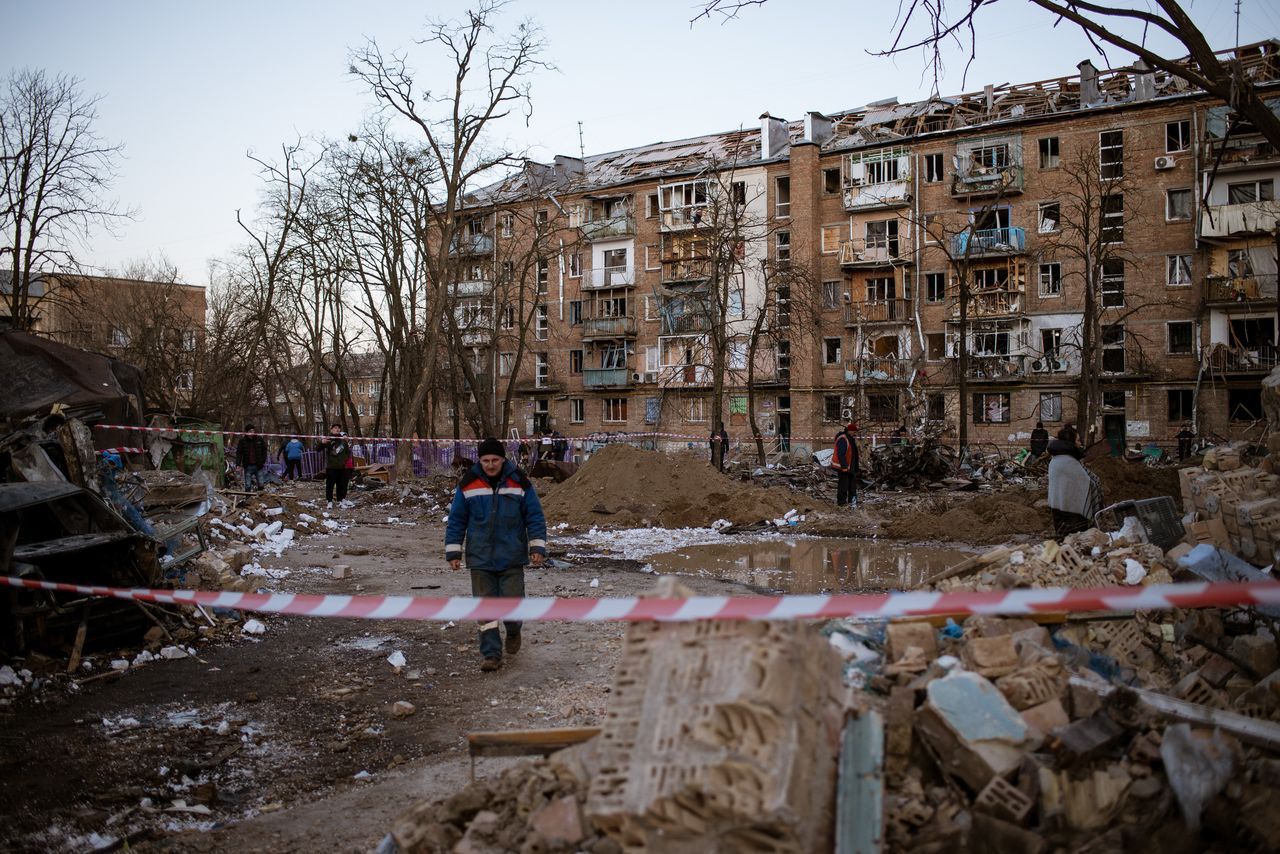 Rusya, Kiev'de sivilleri hedef aldı! Ölü ve yaralılar var 26