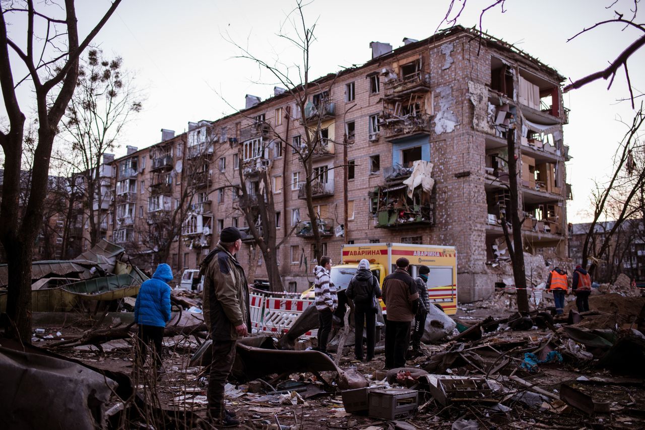 Rusya, Kiev'de sivilleri hedef aldı! Ölü ve yaralılar var 35