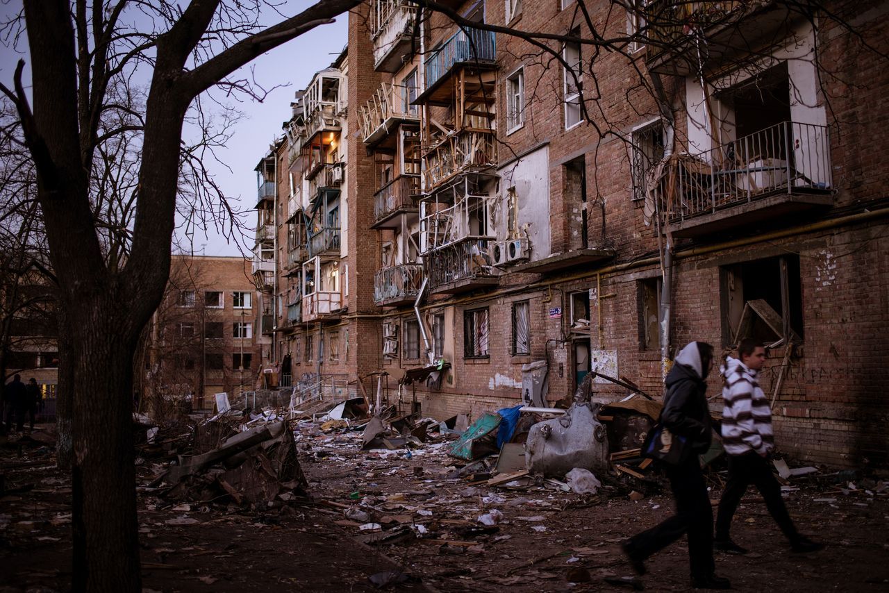 Rusya, Kiev'de sivilleri hedef aldı! Ölü ve yaralılar var 38