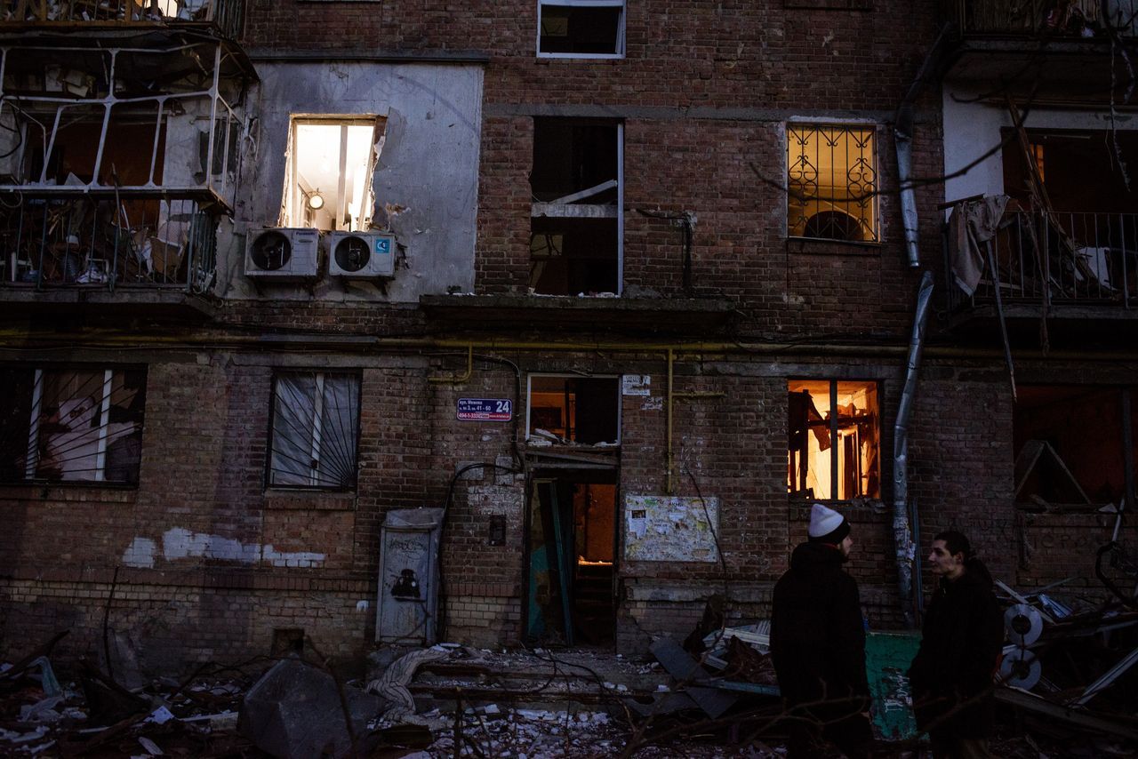 Rusya, Kiev'de sivilleri hedef aldı! Ölü ve yaralılar var 42