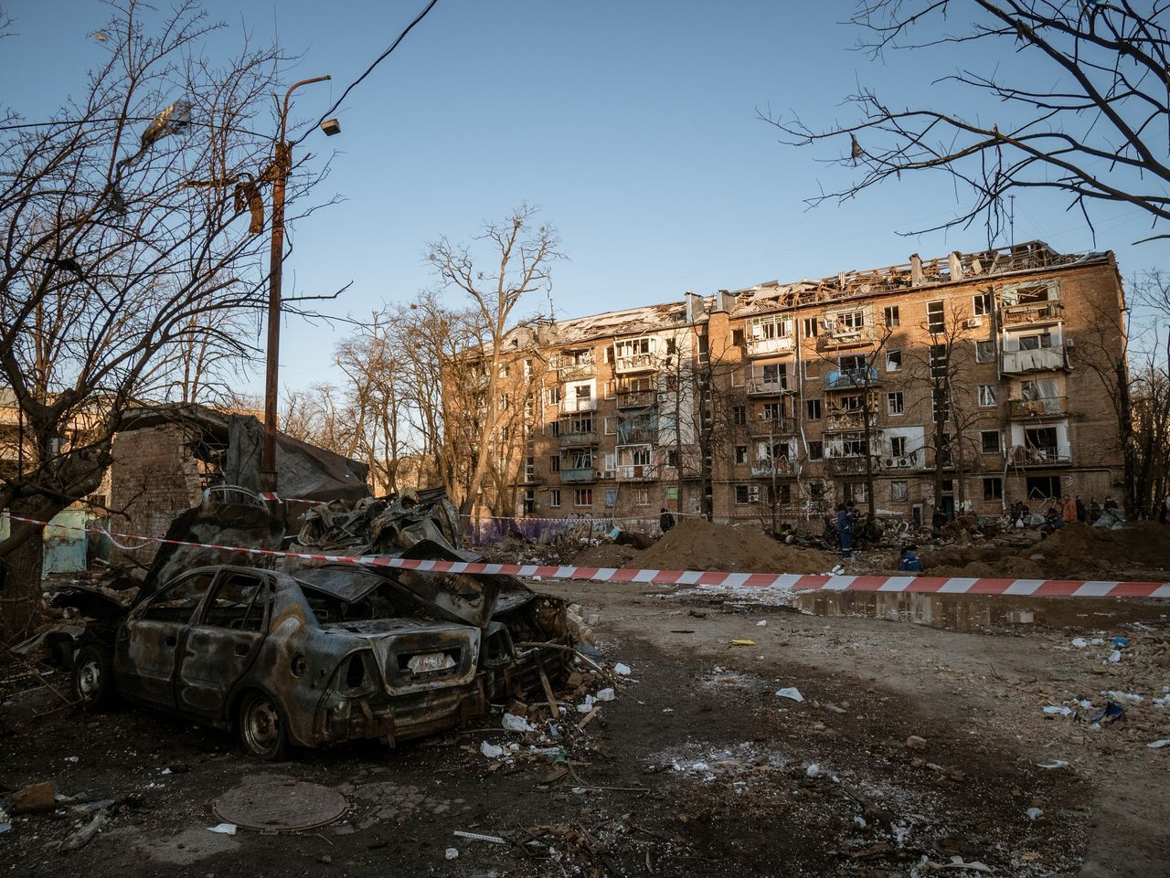 Rusya, Kiev'de sivilleri hedef aldı! Ölü ve yaralılar var 43