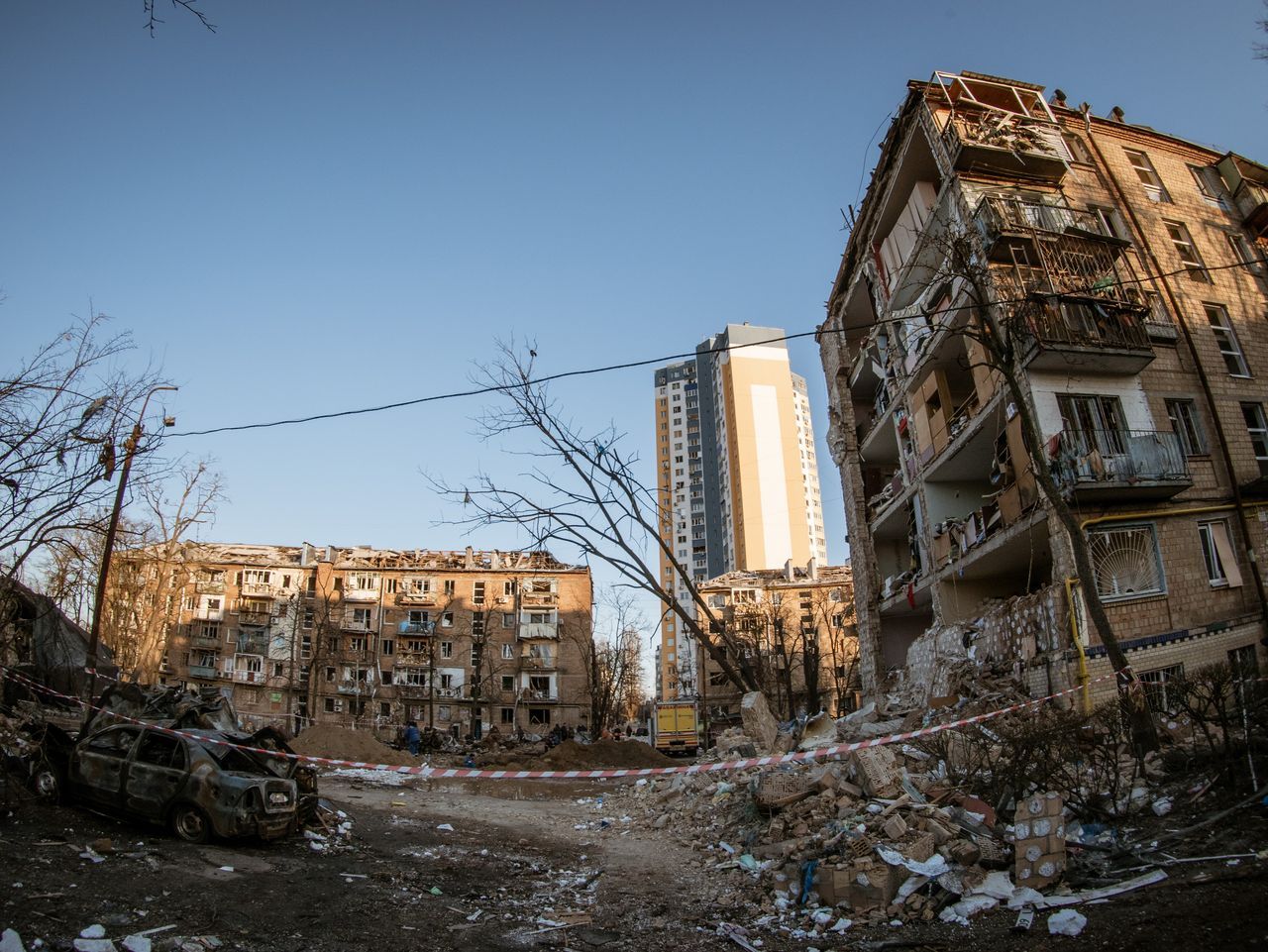Rusya, Kiev'de sivilleri hedef aldı! Ölü ve yaralılar var 44