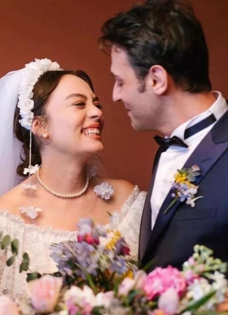 Demet Evgar'ın Gelinliğiyle İlgili İlginç Detay Ortaya Çıktı! 3