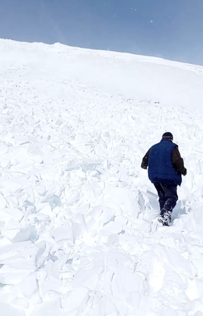 Bayburt'ta çığ düştü! Paletli kar aracında 5 kişi mahsur kaldı 3
