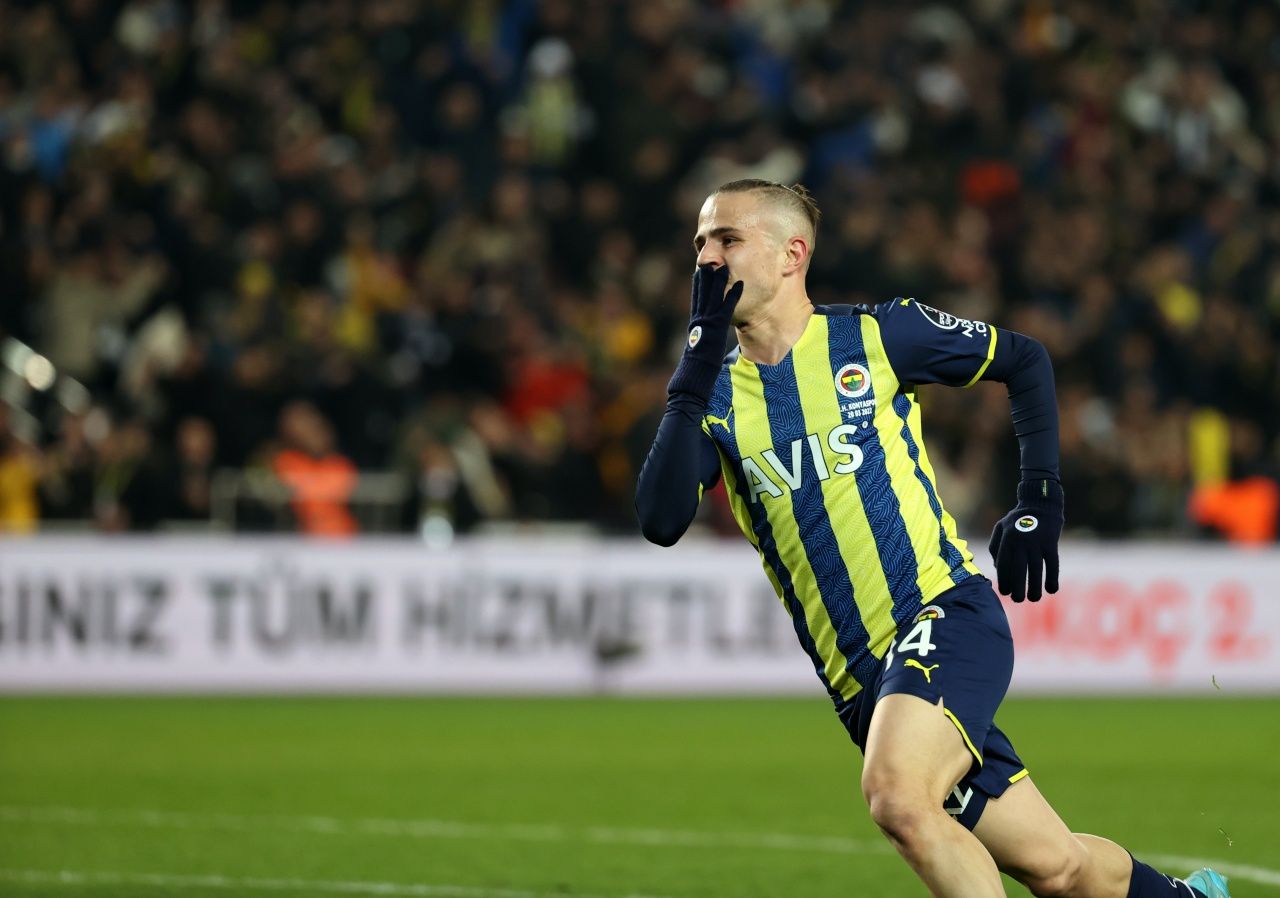 SON DAKİKA... Dimitris Pelkas'tan Benzama'lı performans değerlendirmesi 3