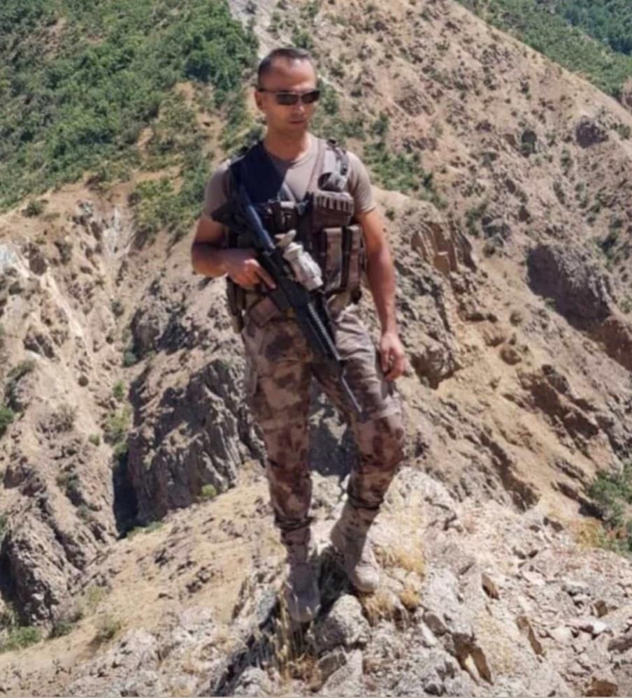 Bingöl'de şehit düşen polisin cenazesinde kahreden anlar: Dün evlilik yıl dönümümüzdü! 21