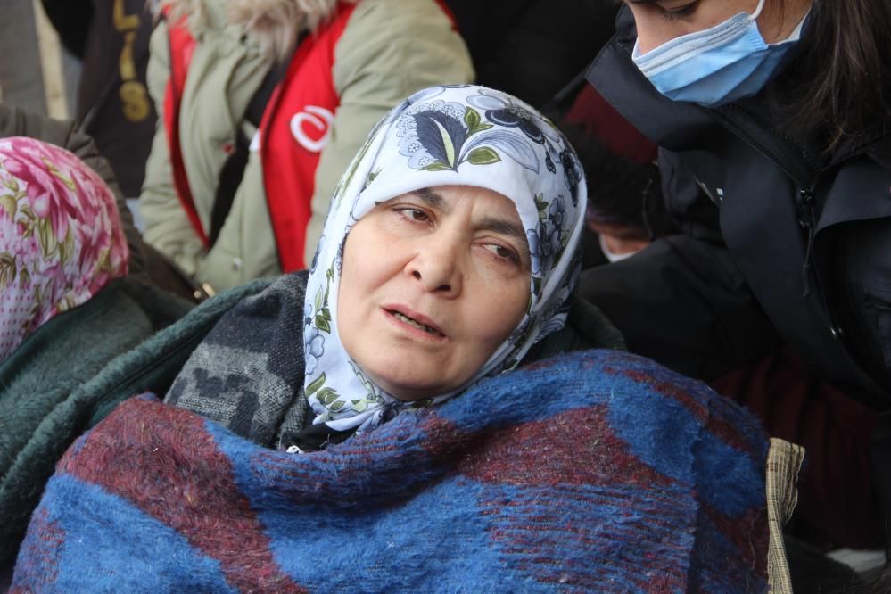 Bingöl'de şehit düşen polisin cenazesinde kahreden anlar: Dün evlilik yıl dönümümüzdü! 3