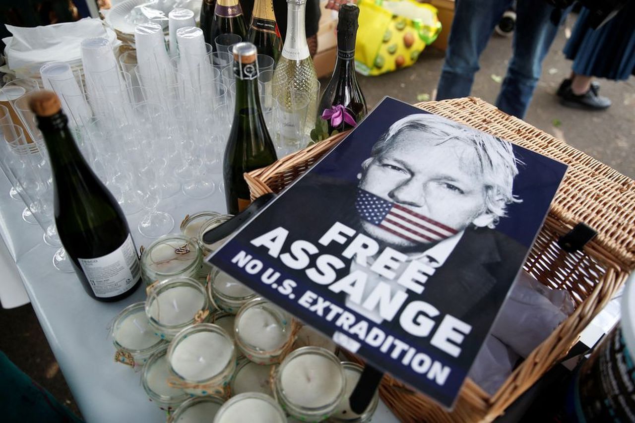 WikiLeaks'in kurucusu Julian Assange hapishanede evlendi 3