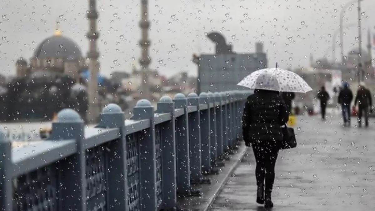 İstanbullular dikkat! Meteoroloji saat verip uyardı: Yağmur ve fırtına geliyor! 2