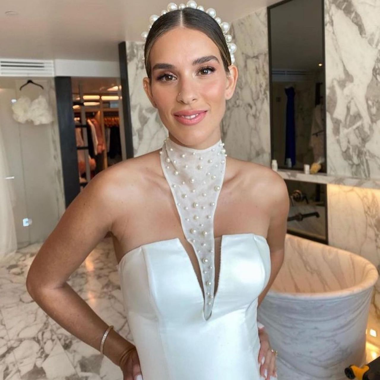 Dağhan Doğruer ile evlenen Dila Tarkan'ın gelinliği gündem oldu! Şeyma Subaşı düğüne damga vurdu 22