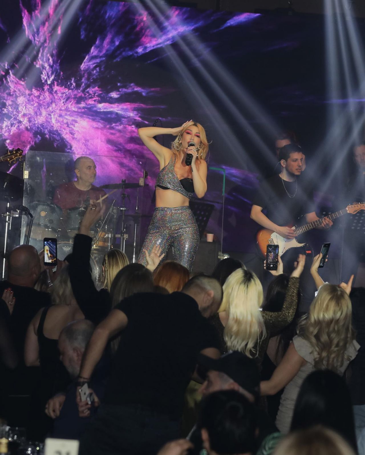Hande Yener imaj değiştirdi! İşte yeni hali... 7