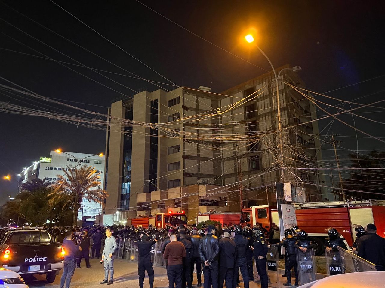 Bağdat'ta Kürdistan Demokrat Parti binası ateşe verildi 4