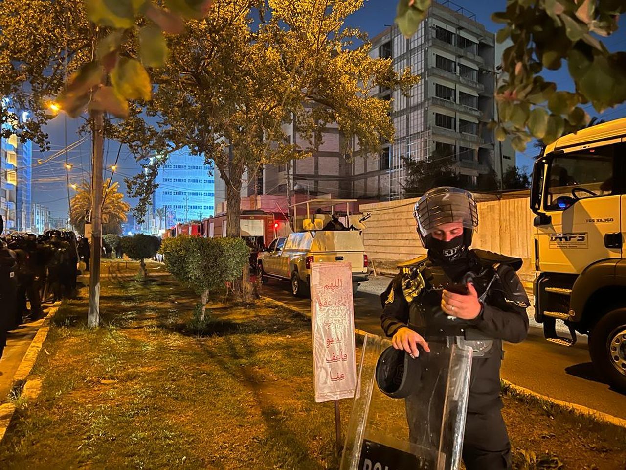 Bağdat'ta Kürdistan Demokrat Parti binası ateşe verildi 5