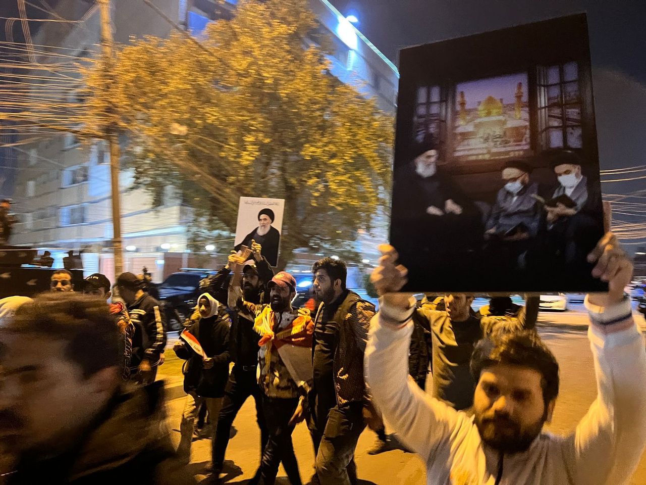 Bağdat'ta Kürdistan Demokrat Parti binası ateşe verildi 12