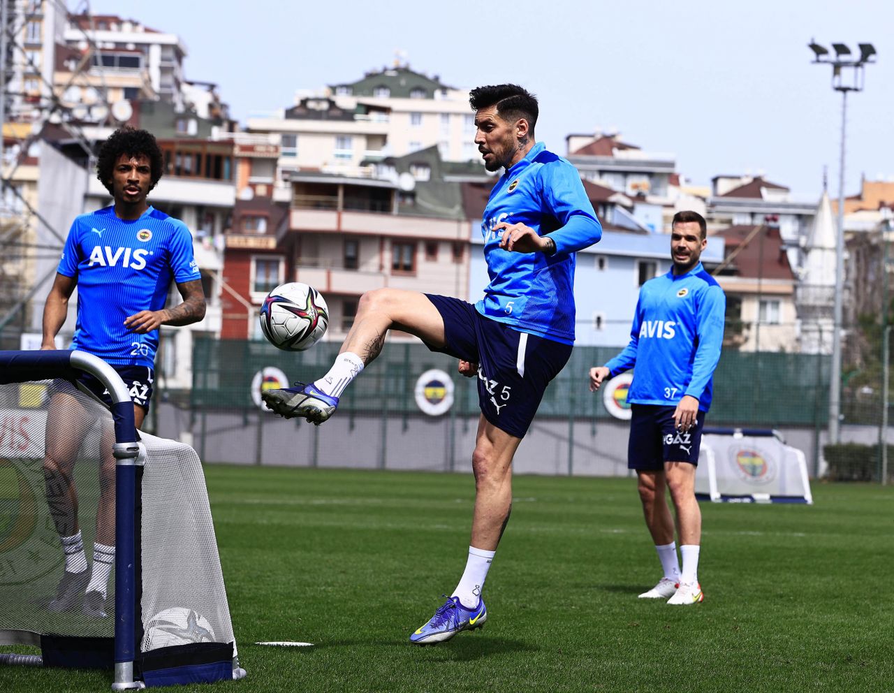 Jin-ho Jo, A Takım'la idmanda... Fenerbahçe'nin 18'lik Güney Koreli futbolcusu göz doldurdu 3