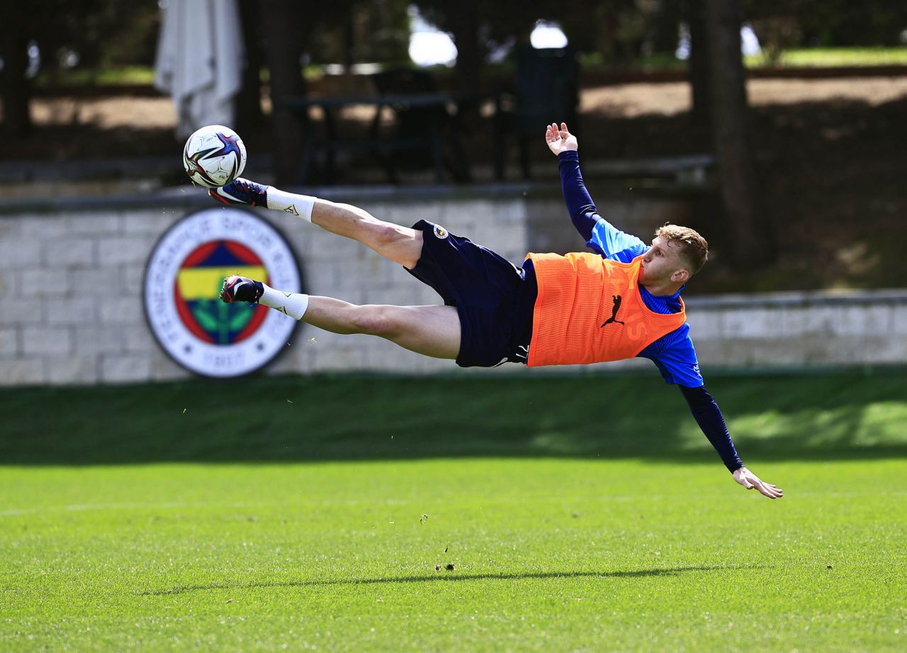 Jin-ho Jo, A Takım'la idmanda... Fenerbahçe'nin 18'lik Güney Koreli futbolcusu göz doldurdu 4