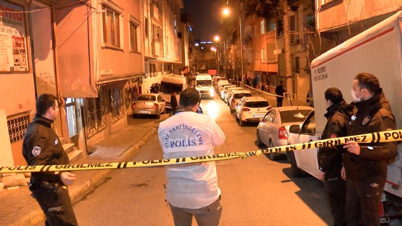 Bağcılar'da dehşet! Sokak ortasında birini, evinde de eşini öldürdü ve intihar etti 2
