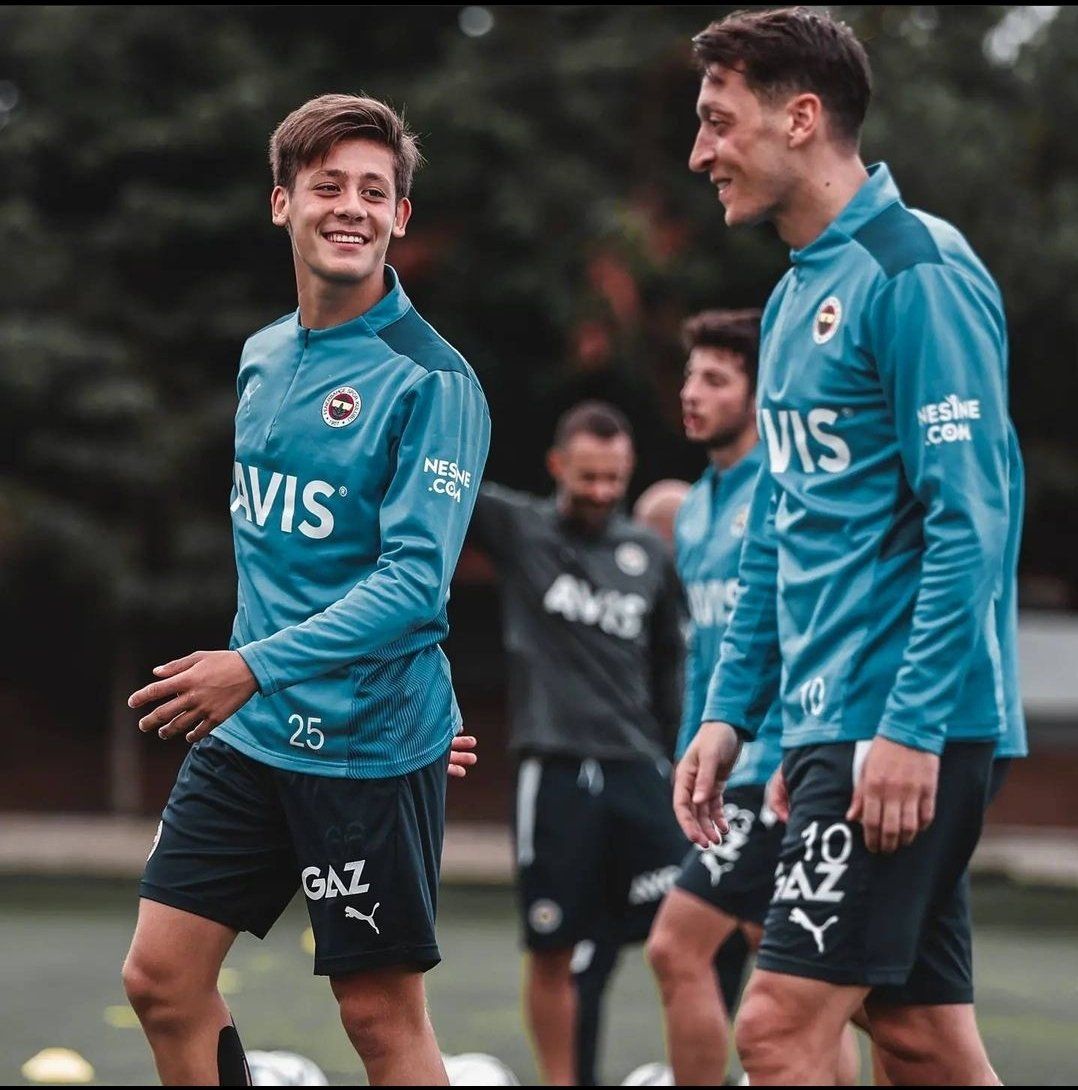 Mesut Özil'in menajeri konuştu... "Bu bir tedbir kararıdır, yani izinli sayılıyor Mesut" 8