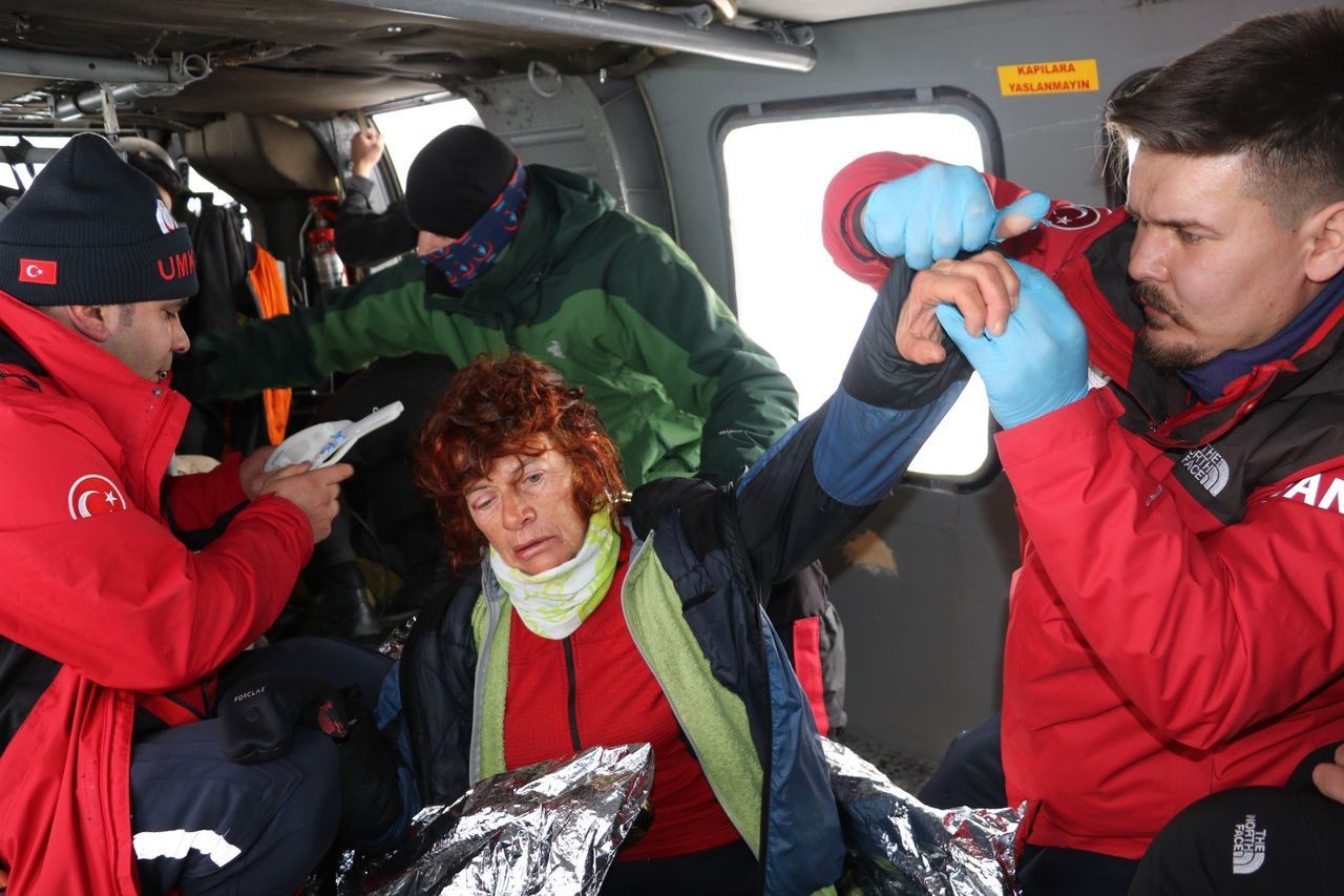 İtalyan turist kayarken çığ altında kaldı 5