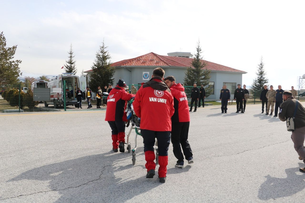 İtalyan turist kayarken çığ altında kaldı 8