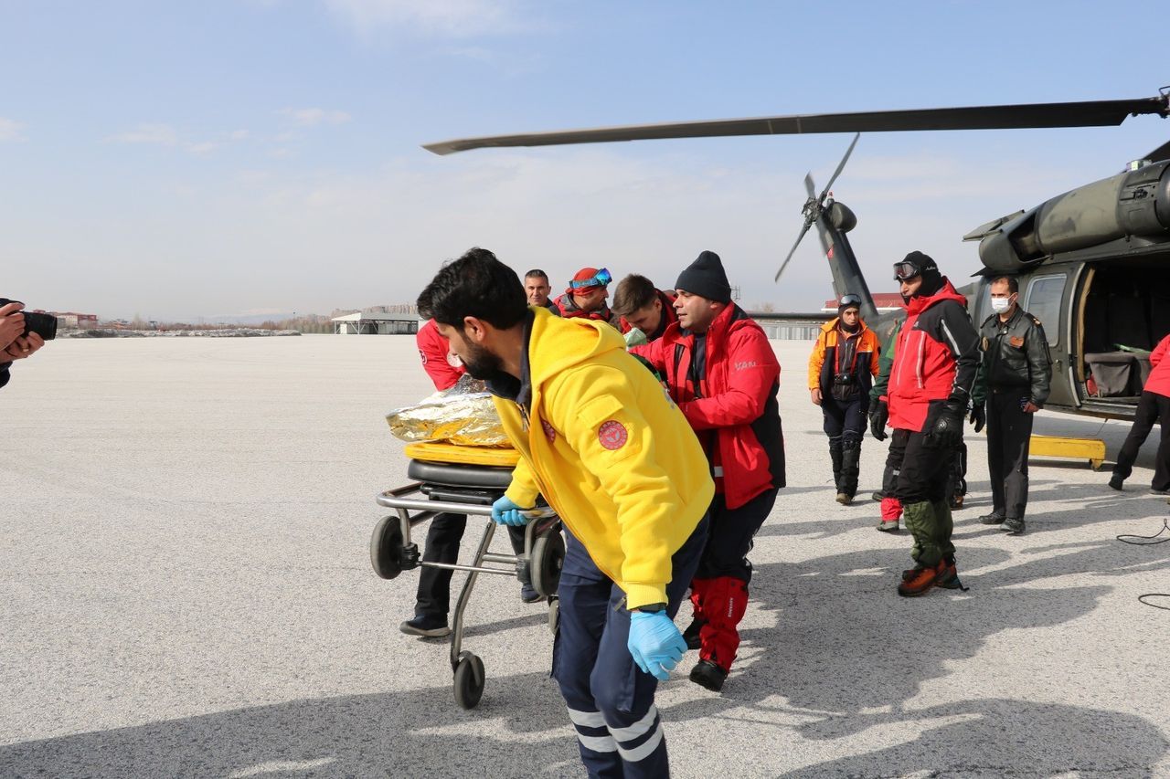 İtalyan turist kayarken çığ altında kaldı 9