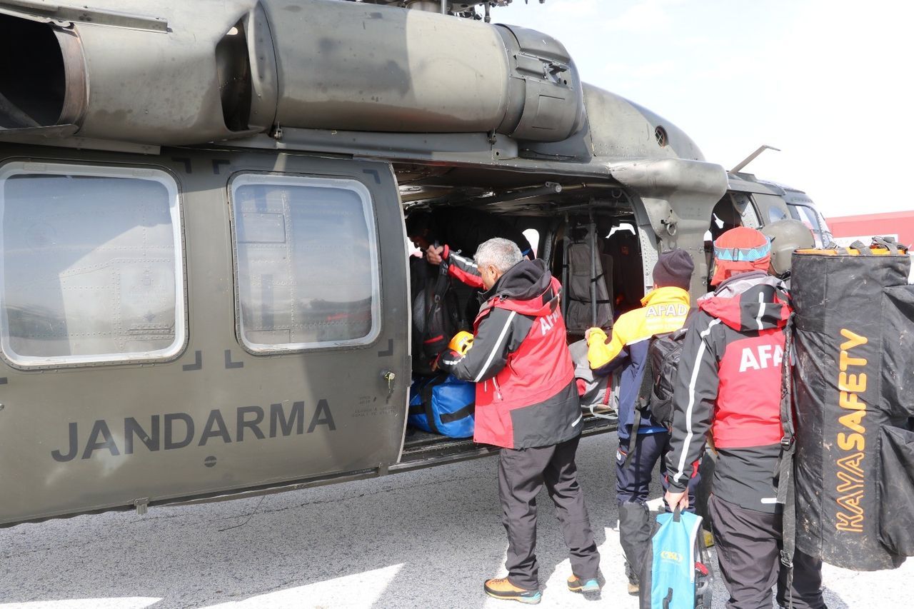 İtalyan turist kayarken çığ altında kaldı 11