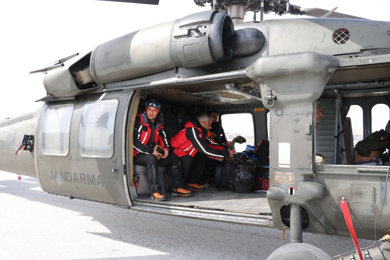 İtalyan turist kayarken çığ altında kaldı 12