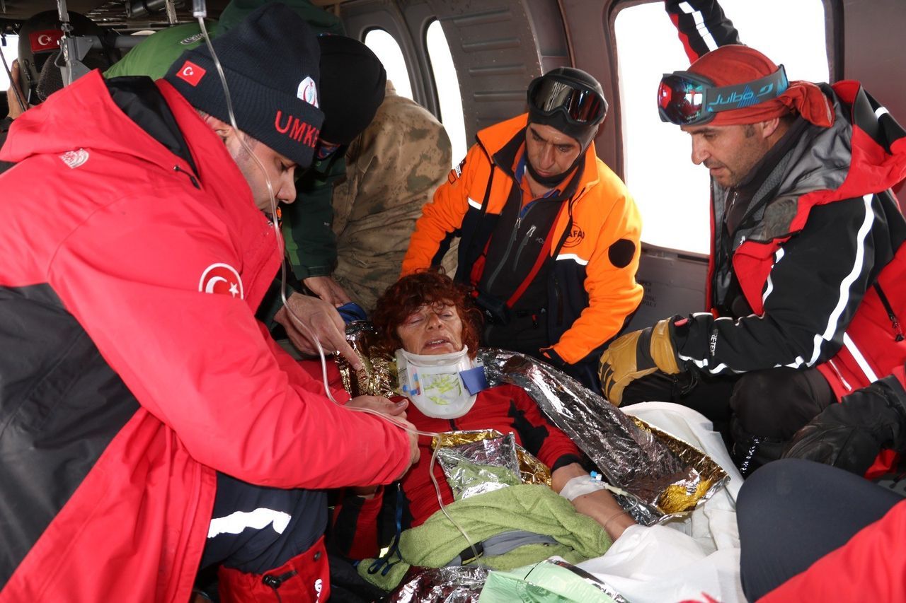 İtalyan turist kayarken çığ altında kaldı 13