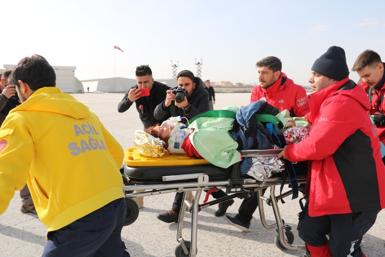İtalyan turist kayarken çığ altında kaldı 18