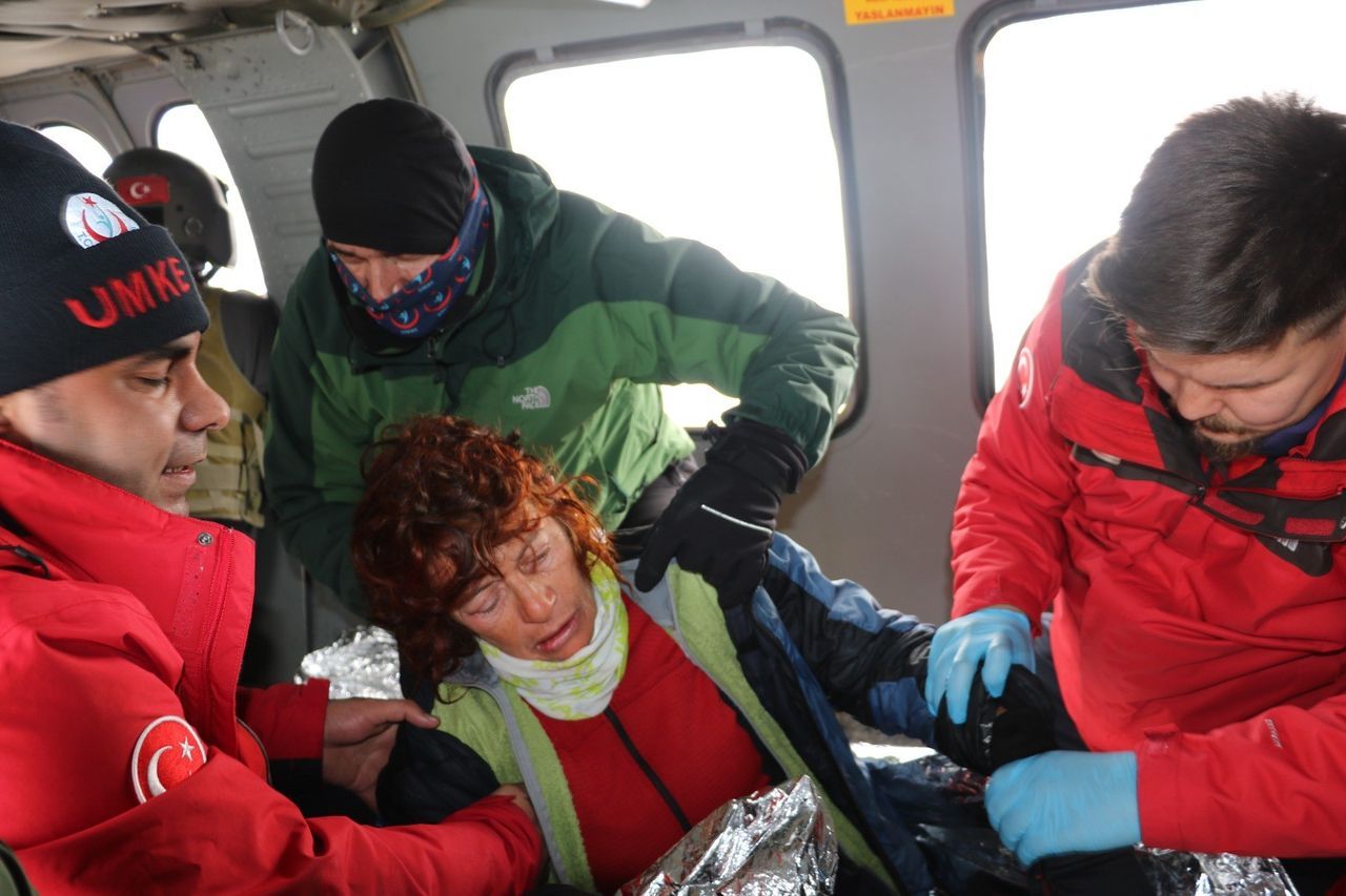 İtalyan turist kayarken çığ altında kaldı 19