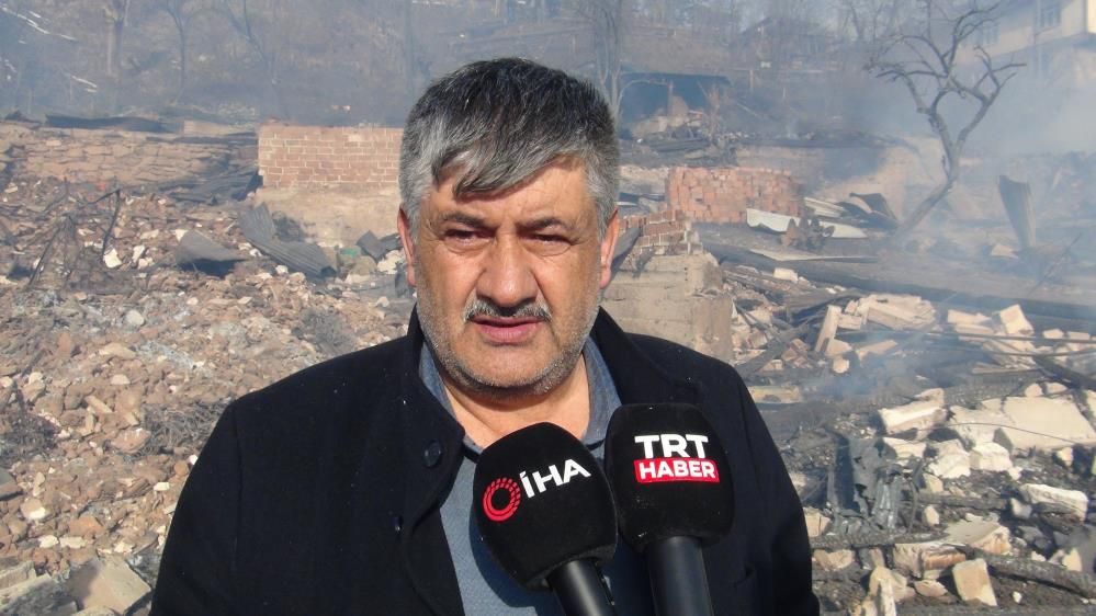 Kastamonu'da bir köy alevlere teslim oldu: Ev ve ahırlar küle döndü, çok sayıda hayvan telef oldu! 7