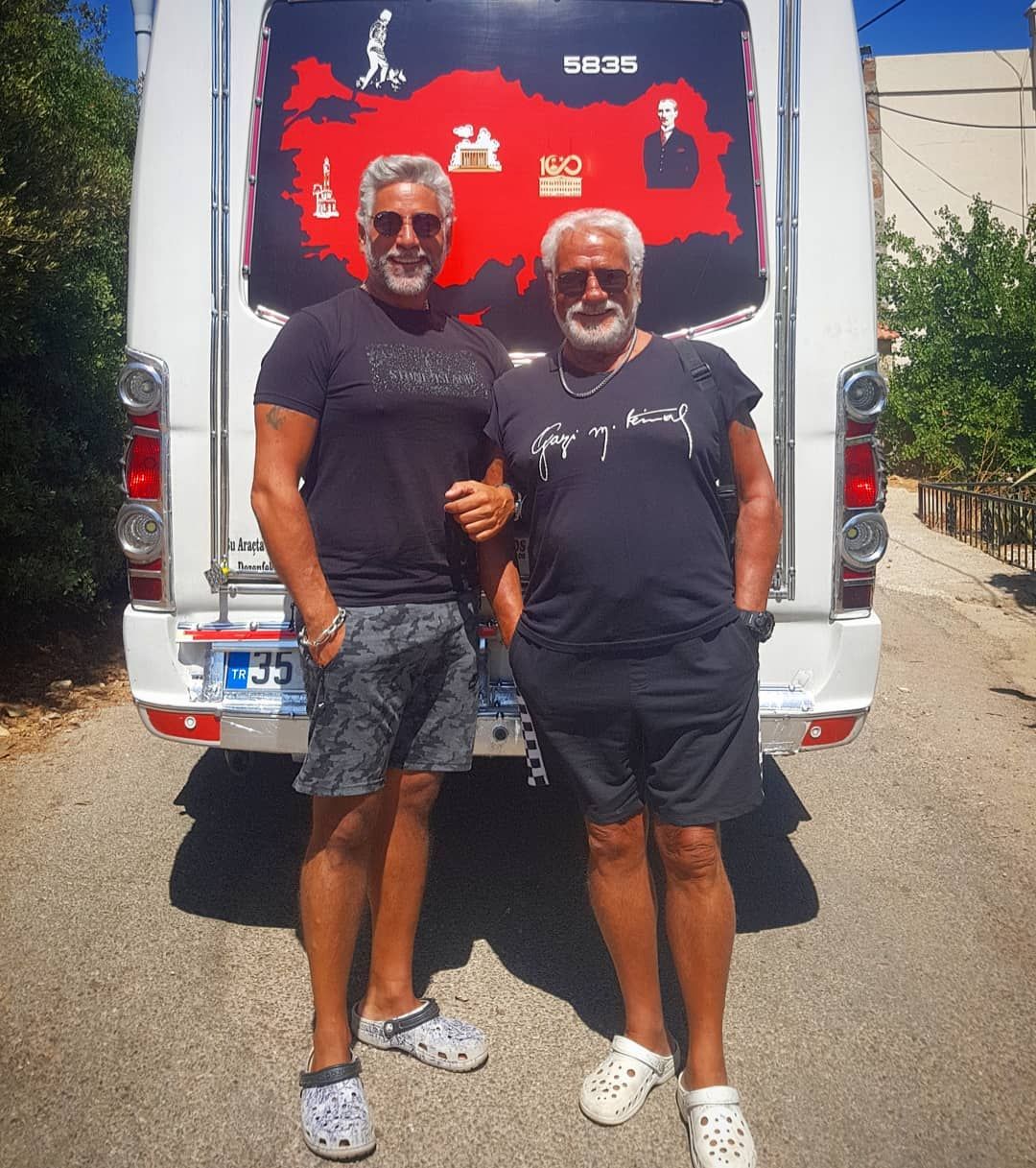 Oğlu Theo şarkıcı Fedon'un kopyası! Baba oğulun fotoğrafları sosyal medyayı salladı 26