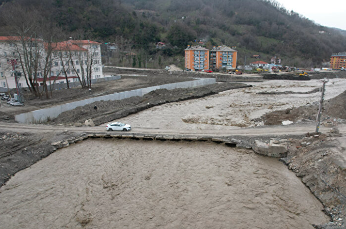 Kar suları eridi, Ezine çayı taştı: Geçici köprüler trafiğe kapandı 5