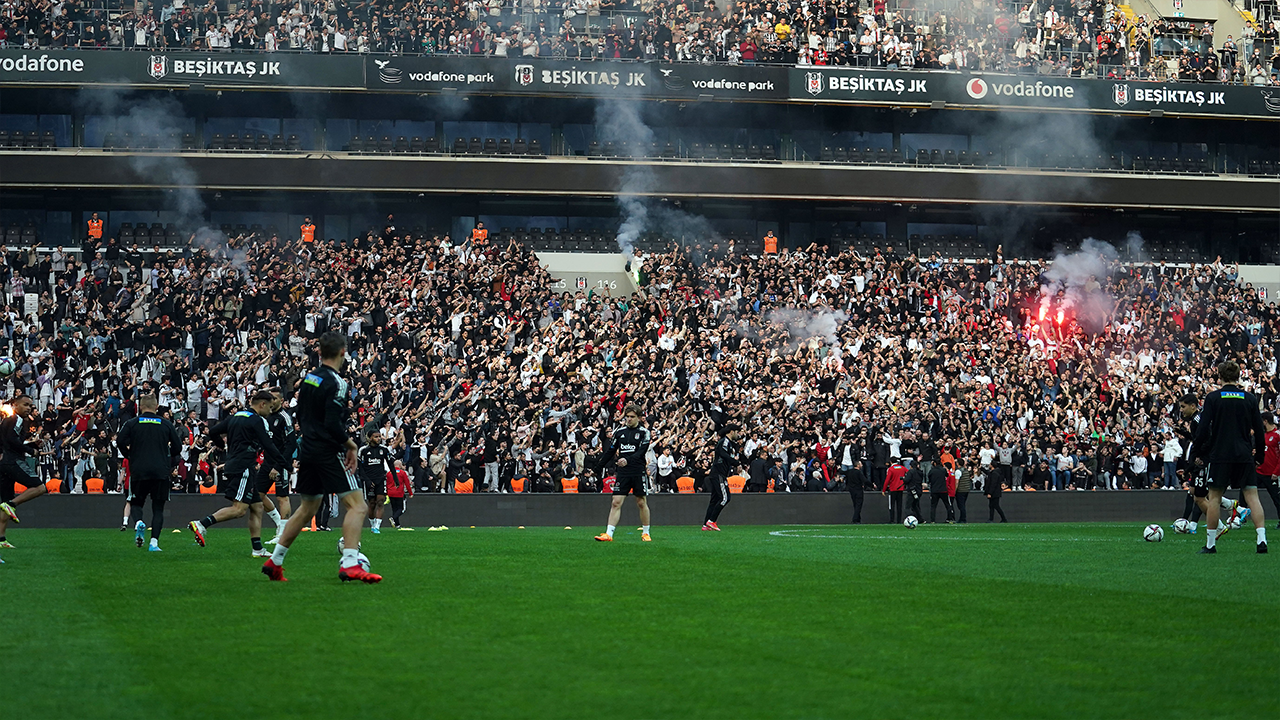 Beşiktaş taraftarı Valerien Ismael ile tanıştı! 1