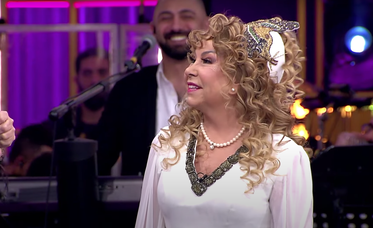 81 yaşındaki Bedia Akartürk yıllara meydan okuyor! Son hali görenleri hayran bıraktı 12