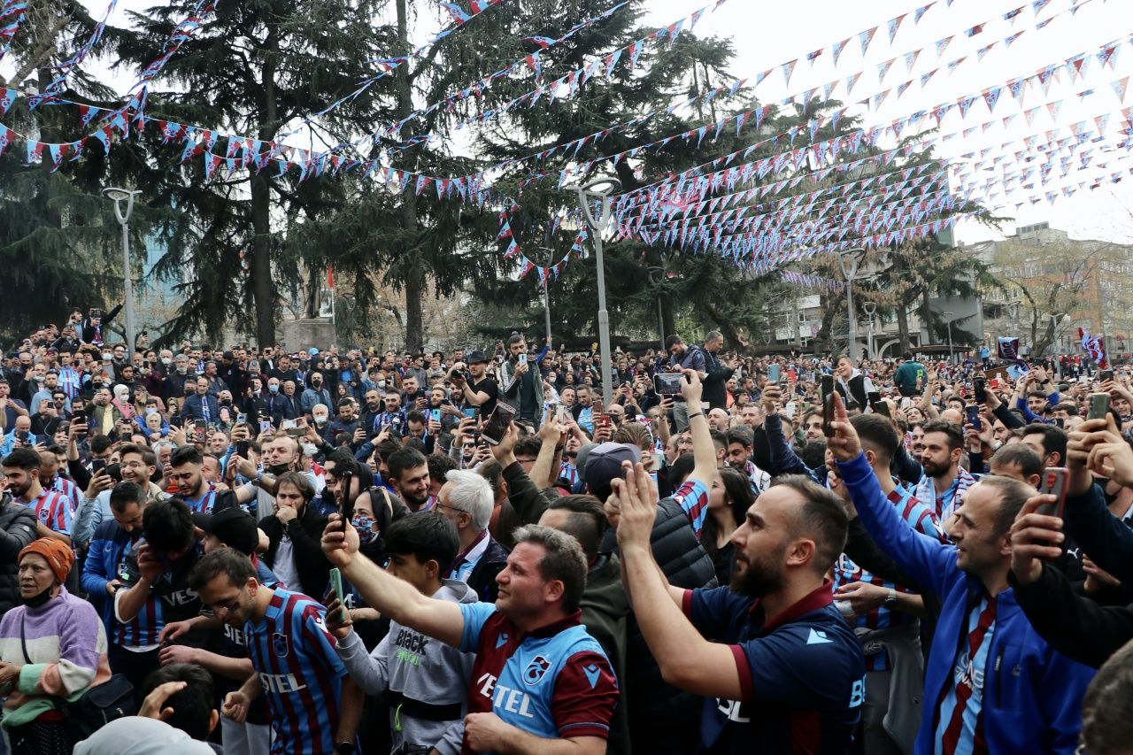 Beşiktaş maçı öncesi Trabzon'dan insan manzaraları... Heyecan büyük 6