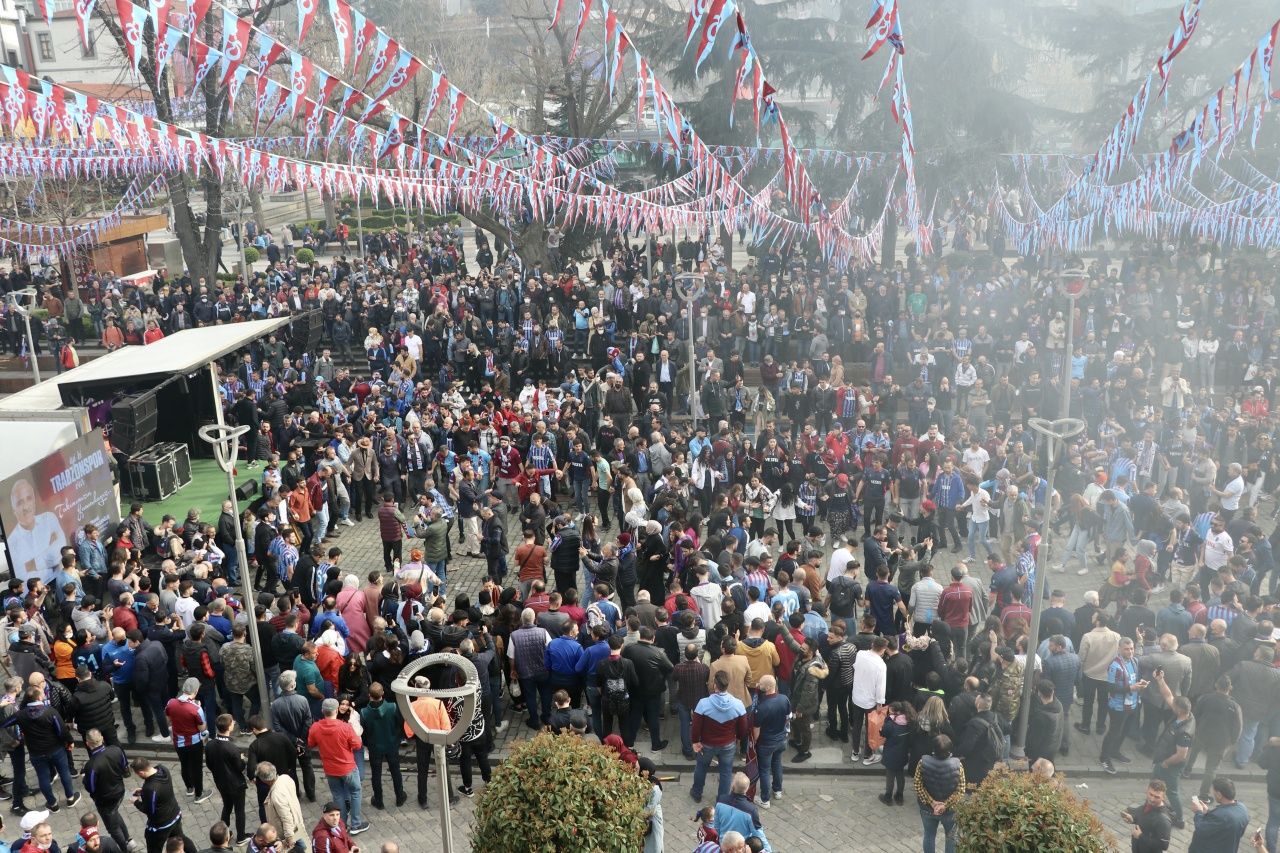 Beşiktaş maçı öncesi Trabzon'dan insan manzaraları... Heyecan büyük 12