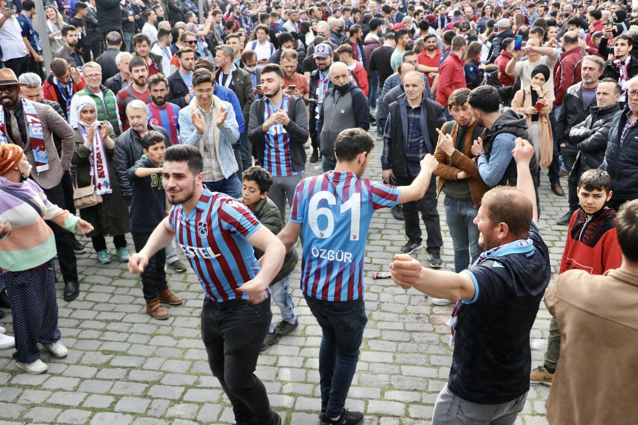 Beşiktaş maçı öncesi Trabzon'dan insan manzaraları... Heyecan büyük 14