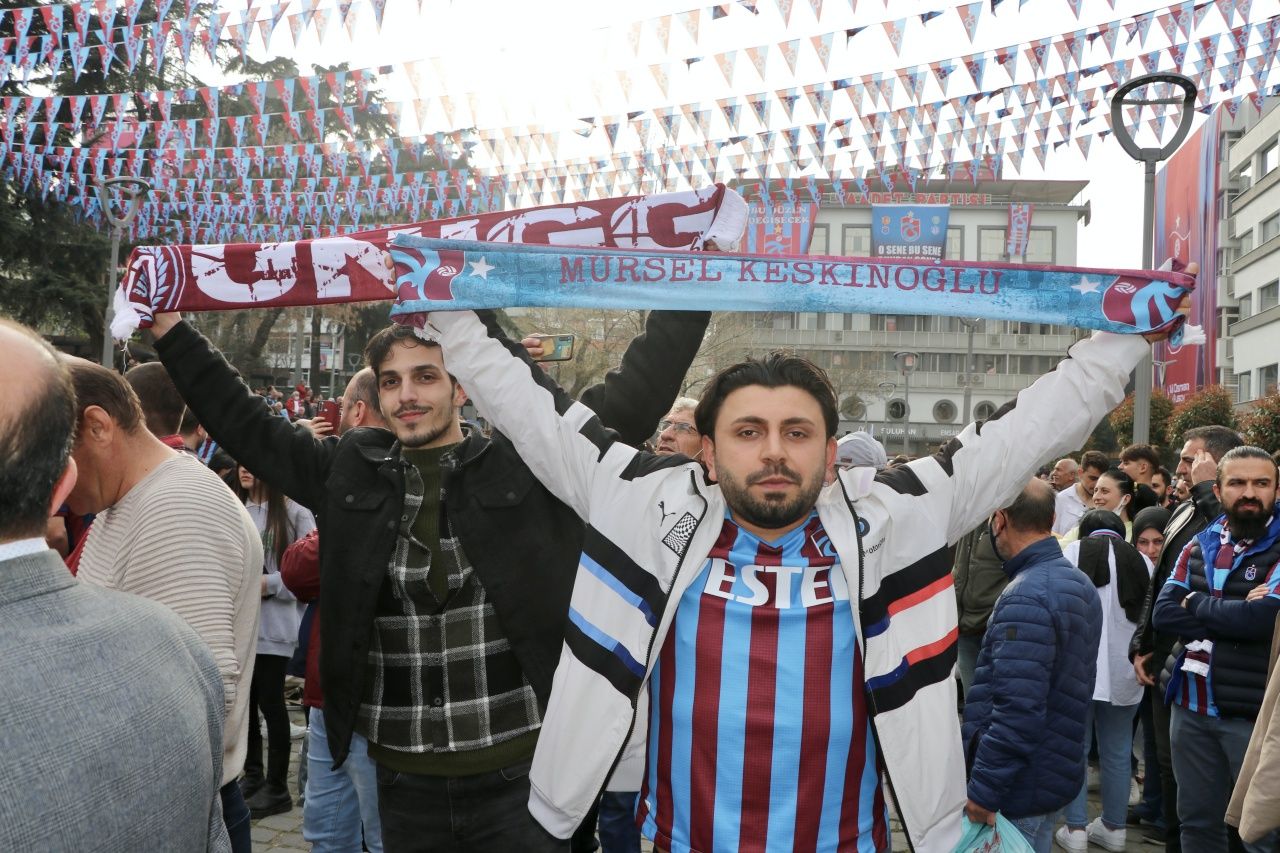 Beşiktaş maçı öncesi Trabzon'dan insan manzaraları... Heyecan büyük 15