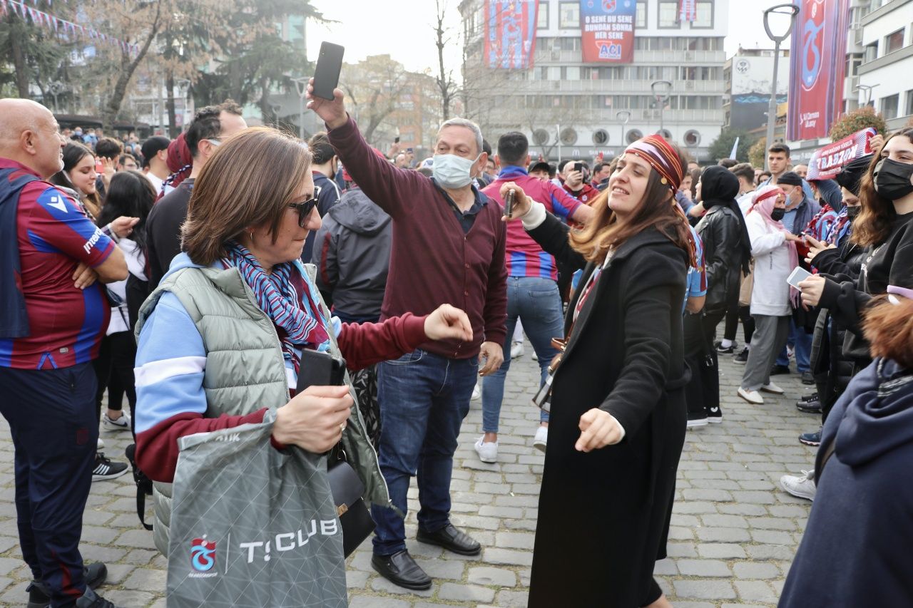 Beşiktaş maçı öncesi Trabzon'dan insan manzaraları... Heyecan büyük 16
