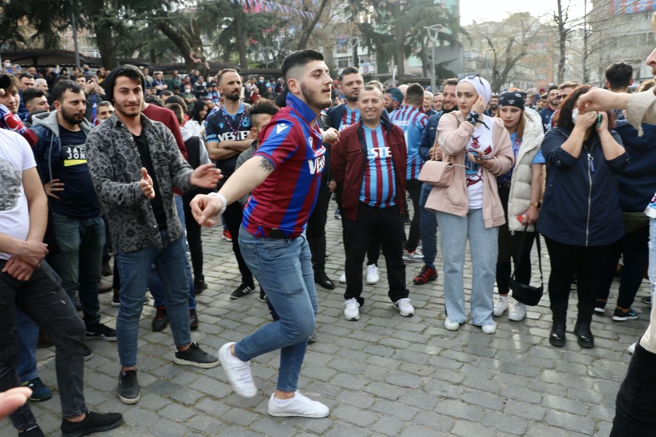 Beşiktaş maçı öncesi Trabzon'dan insan manzaraları... Heyecan büyük 18