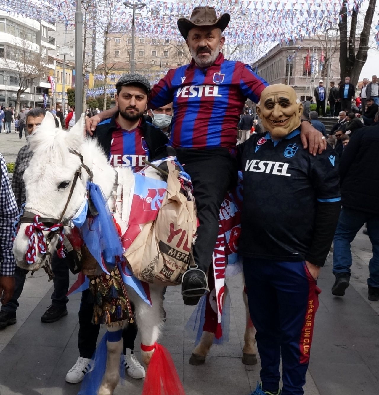 Beşiktaş maçı öncesi Trabzon'dan insan manzaraları... Heyecan büyük 1