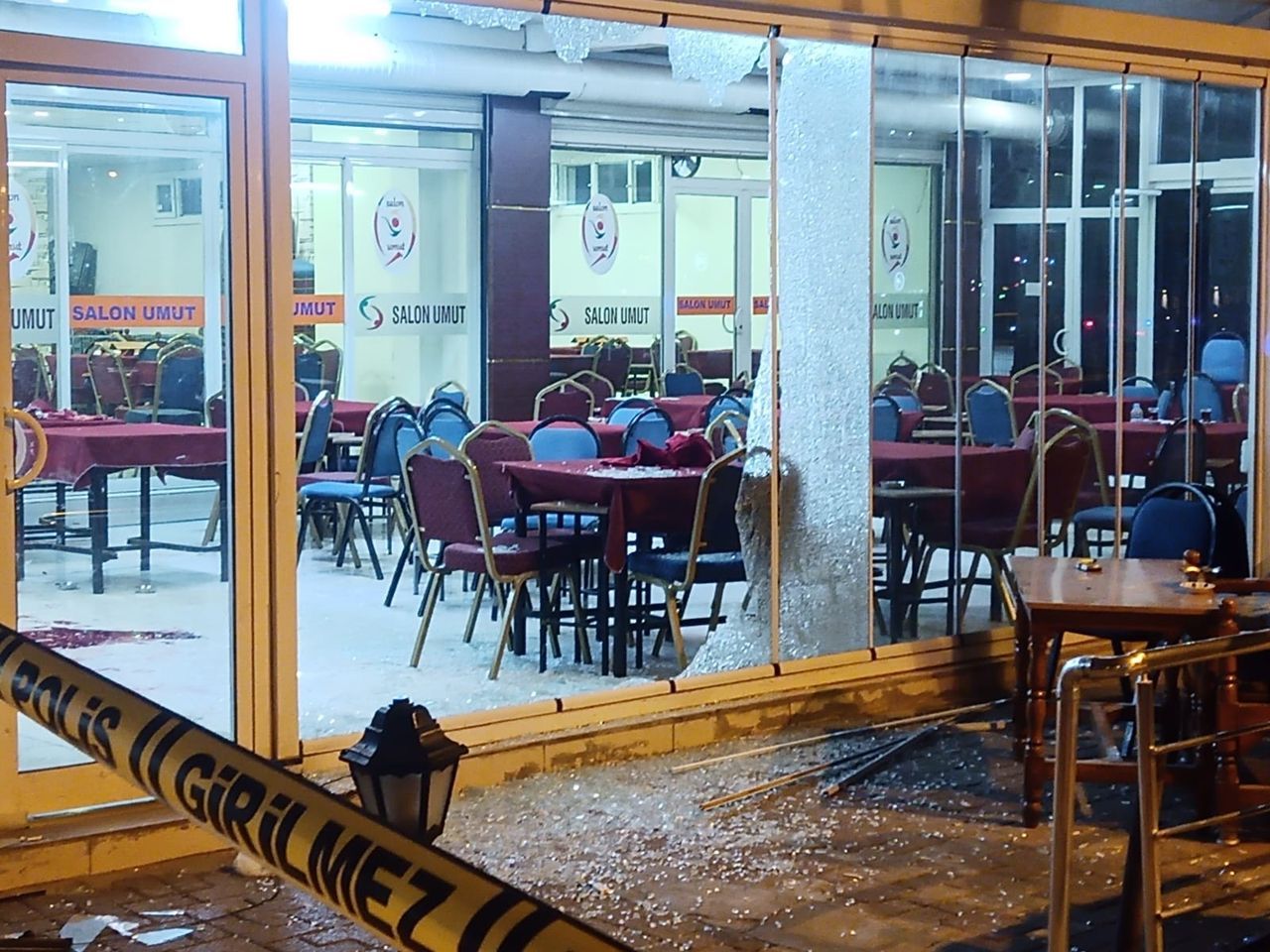 İftar saatinde kıraathaneyi taradılar! 3