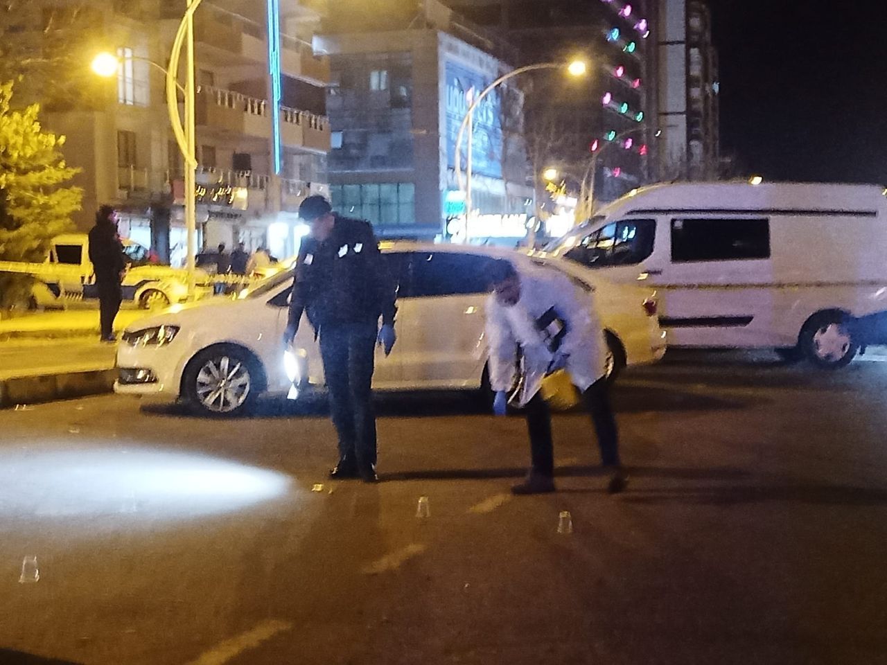 İftar saatinde kıraathaneyi taradılar! 4
