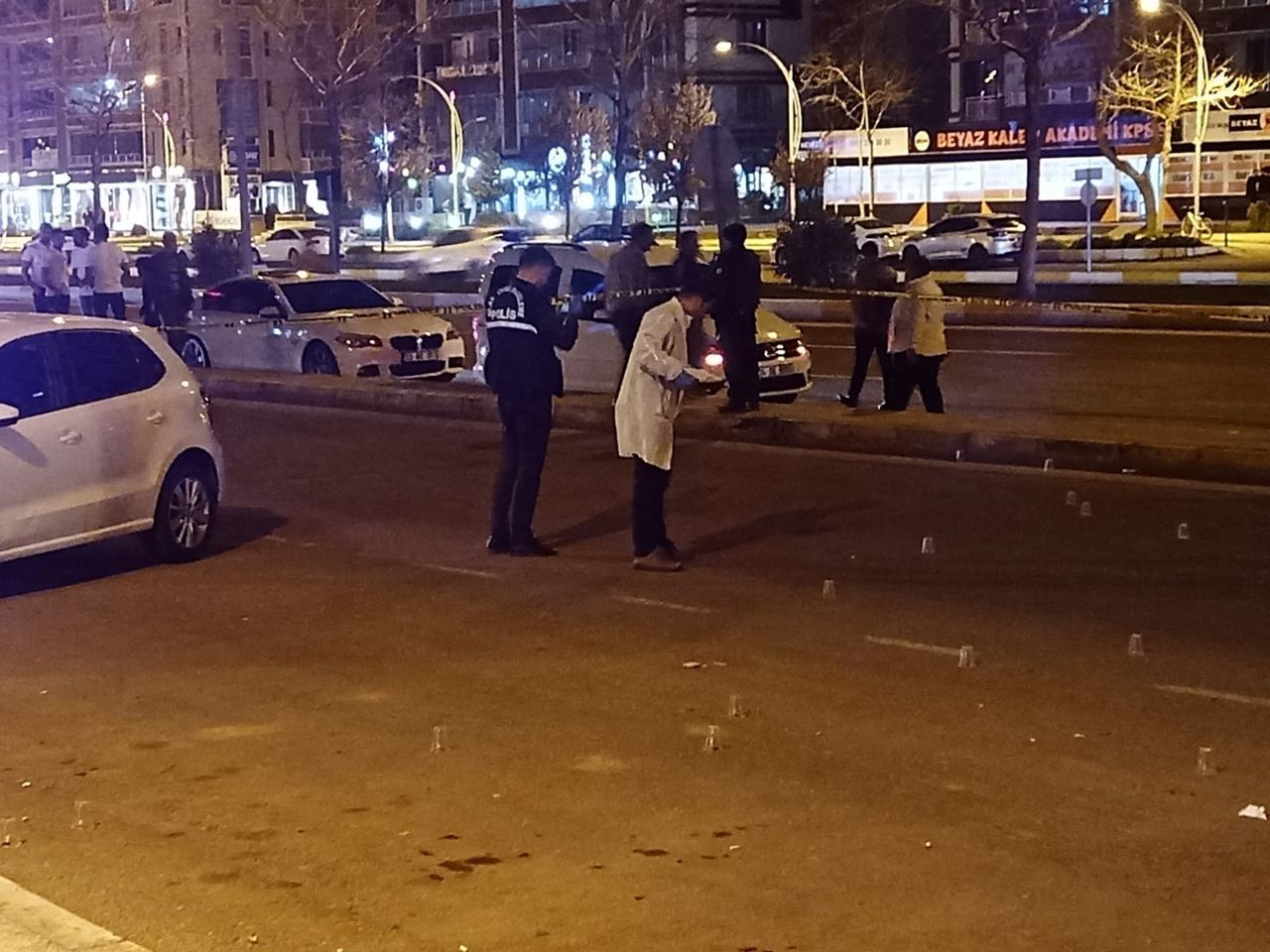 İftar saatinde kıraathaneyi taradılar! 5