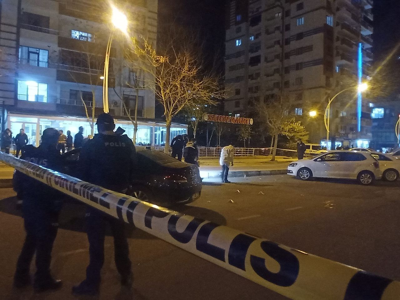 İftar saatinde kıraathaneyi taradılar! 7