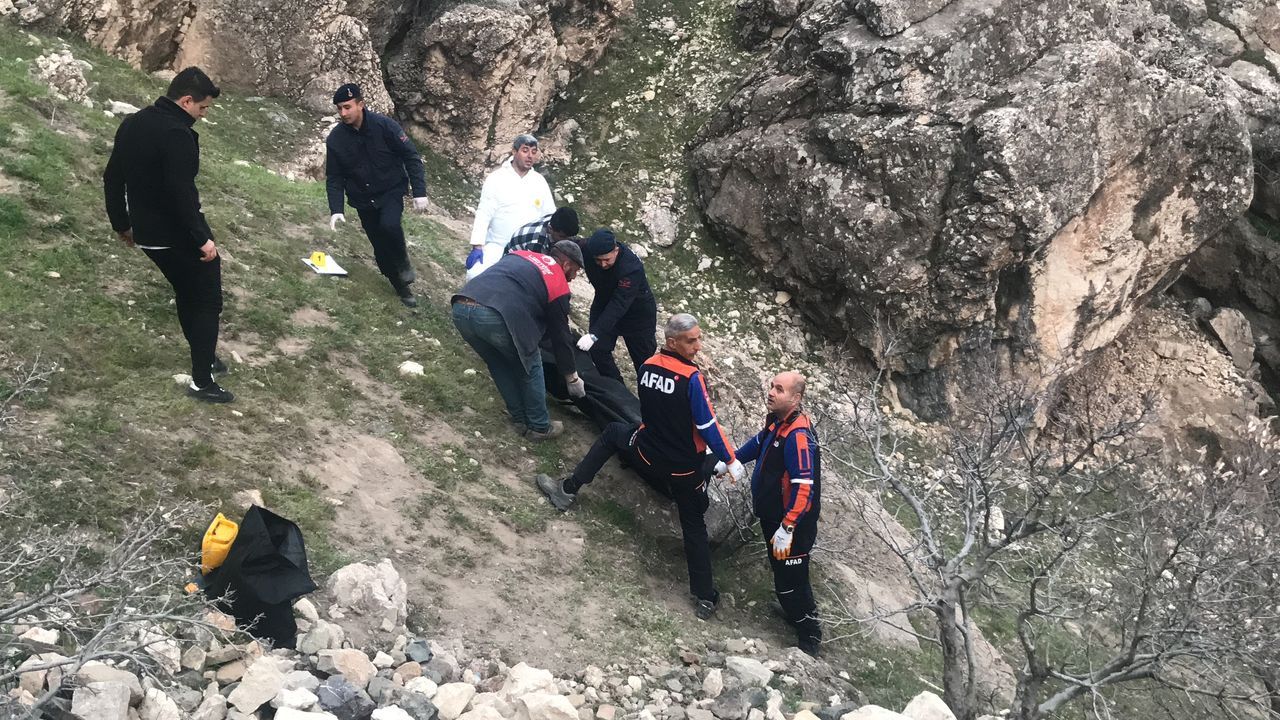 16 yaşındaki liseli kız Harput Kalesi'nden aşağı çakıldı 1